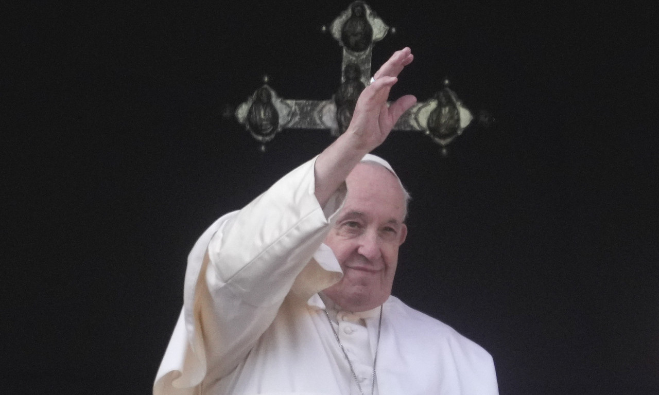 Papa Franja poziva na MIR: Ljudi gladuju, a NOVAC se baca na ORUŽJE