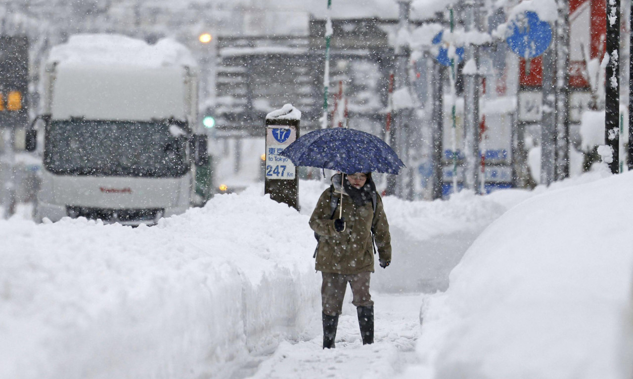U Japanu NIKAD GORE: Sneg odneo 17 života, više od 90 ljudi povređeno