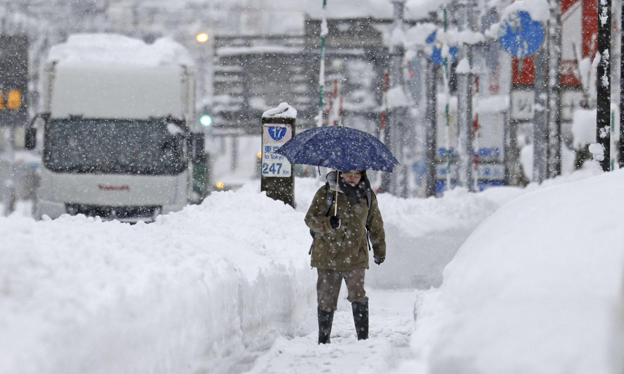 U Japanu NIKAD GORE: Sneg odneo 17 života, više od 90 ljudi povređeno