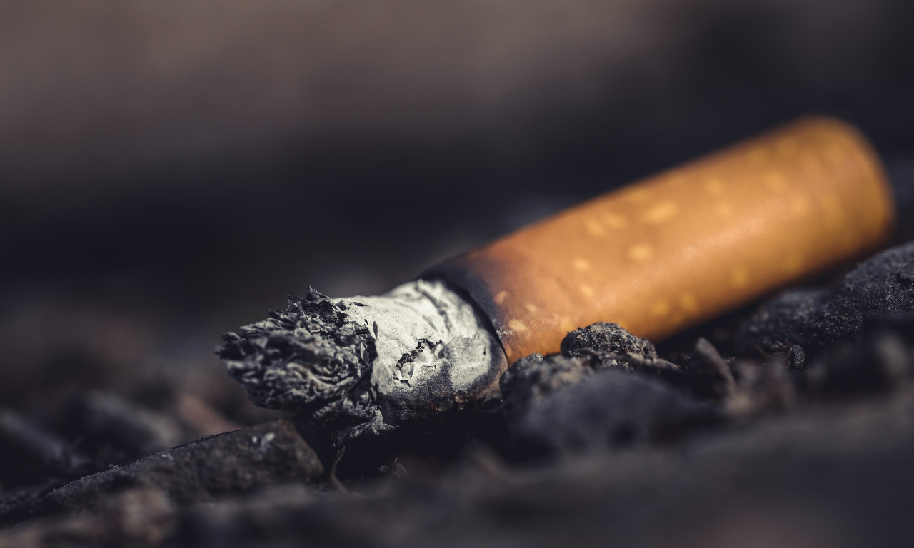 POŽAR U BEOGRADU, MUŠKARAC PREBAČEN NA VMA Zbog upaljene cigarete nastao haos u stanu