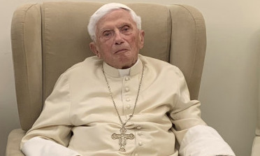 Svi KATOLICI u zajedničkoj MOLITVI: Održana MISA u sobi bivšeg pape Benedikta
