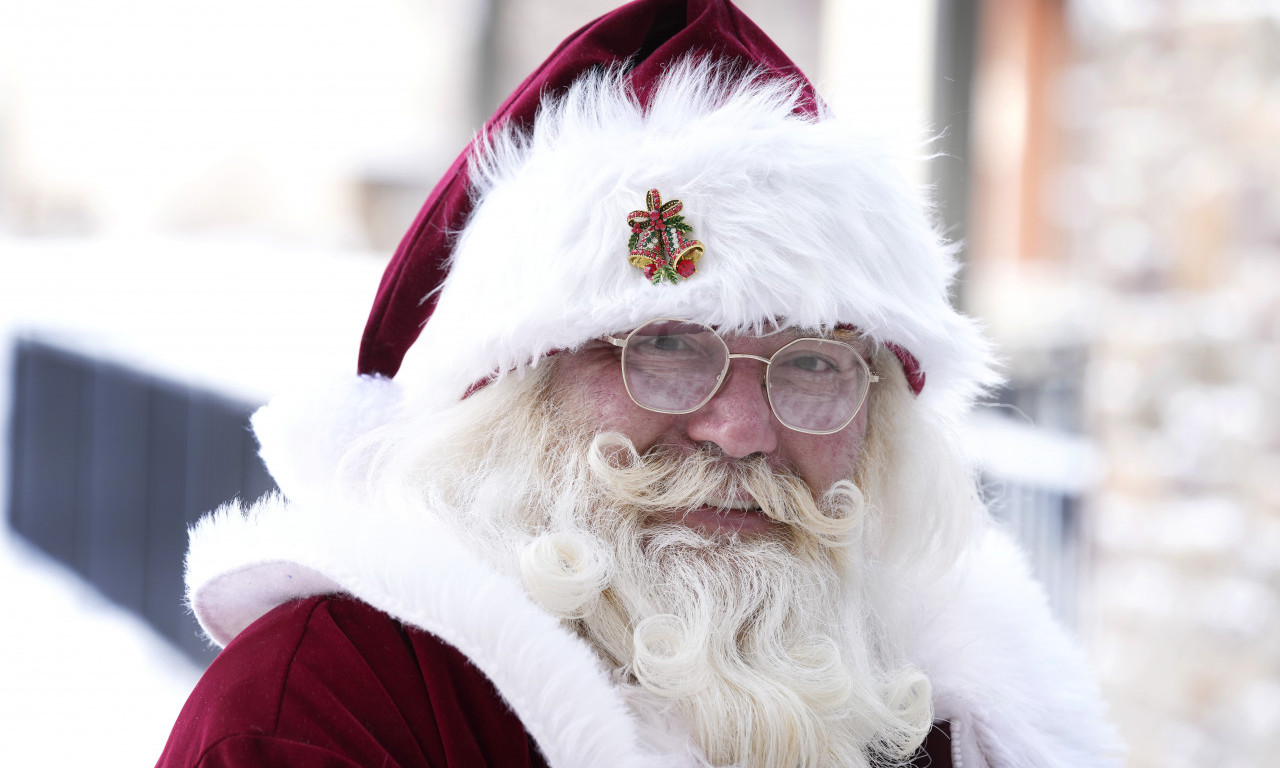 Neobičan PROBLEM u SAD: Nestašica Deda Mrazova za praznike