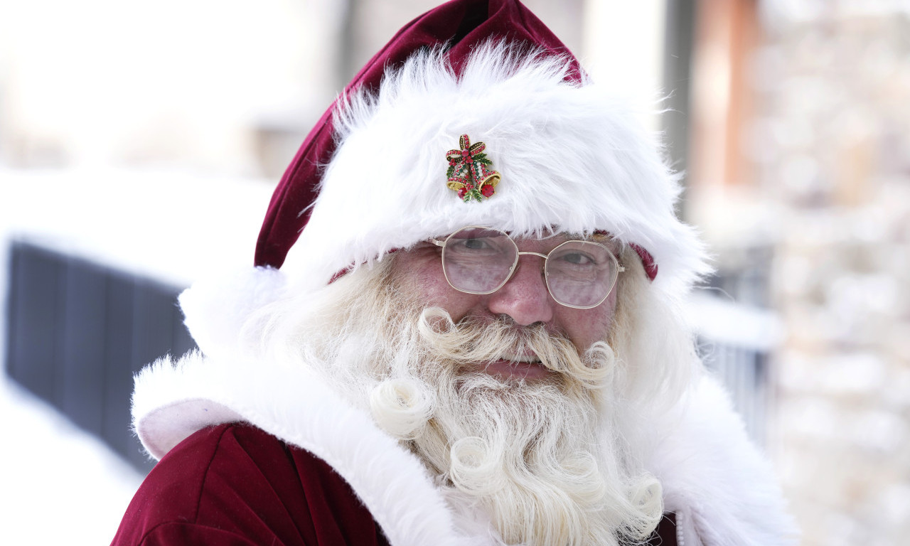 Neobičan PROBLEM u SAD: Nestašica Deda Mrazova za praznike