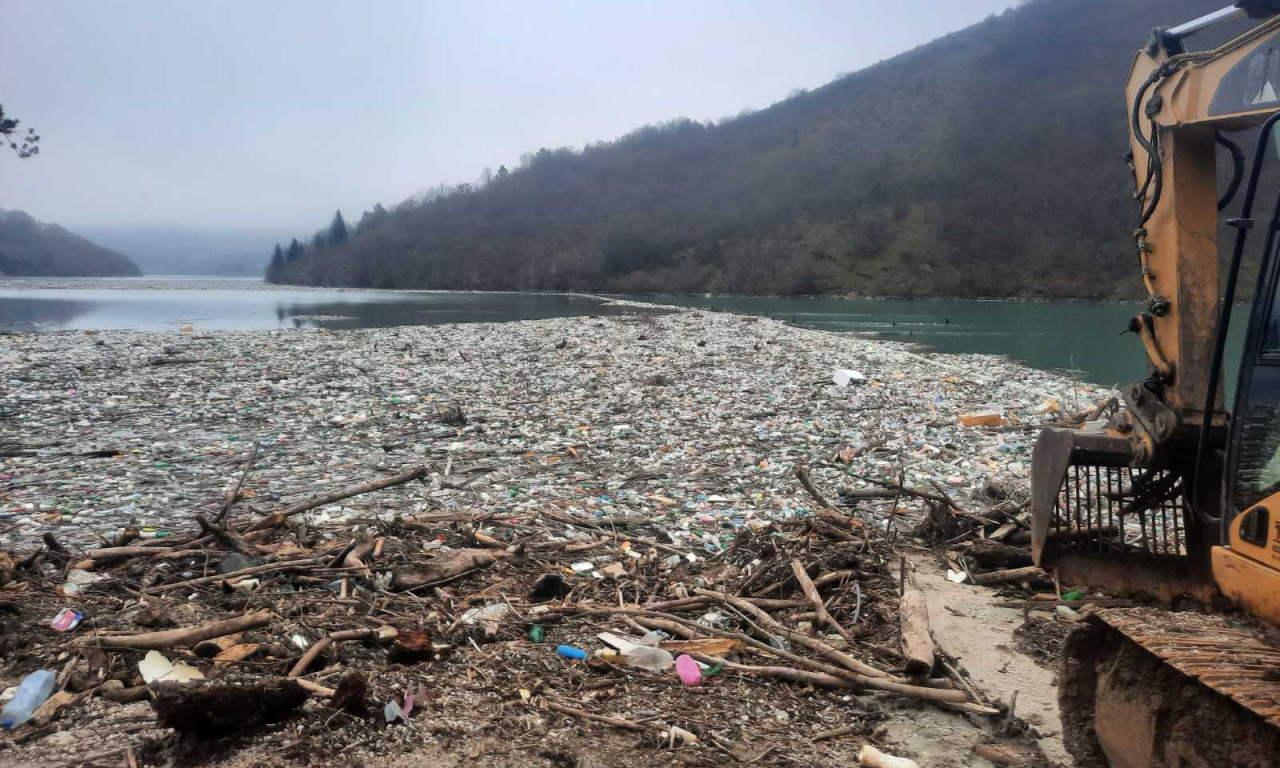 Ekološka BOMBA usred Srbije samo što NE PUKNE: Više od 10.000 KUBIKA SMEĆA zagušilo reku Lim
