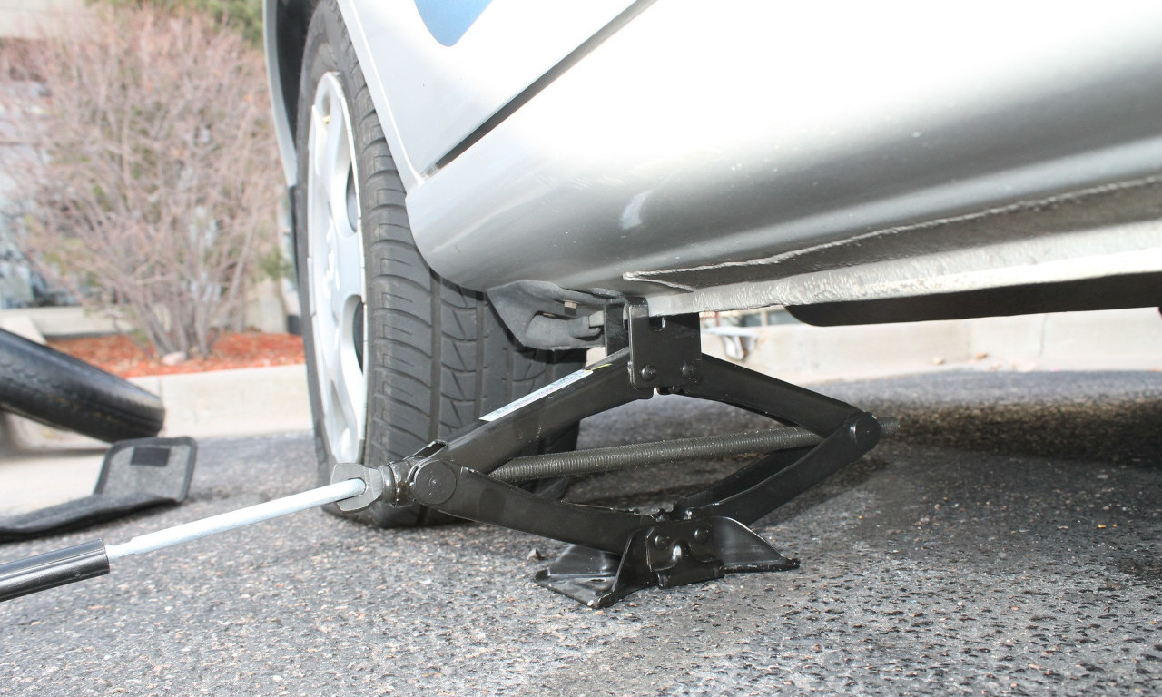 STANARI NA RAKOVICI ZATEKLI UŽAS Tokom noći je neko uradio nečuvenu stvar, apeluju na građane za dodatan oprez (FOTO)