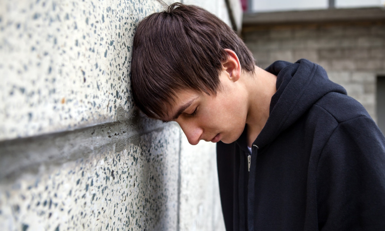 TINEJDŽER BRUTALNO PRETUČEN Otac ga našao krvave glave, panika u Mirijevu