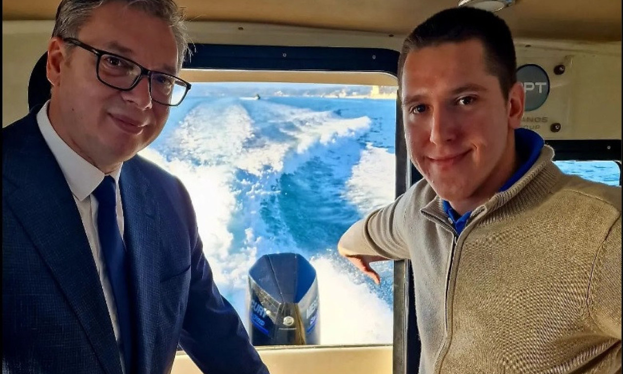 VUČIĆ ČESTITAO BADNJI DAN sa puta ka Svetoj gori, gde će SA SINOM DANILOM PROVESTI BOŽIĆ