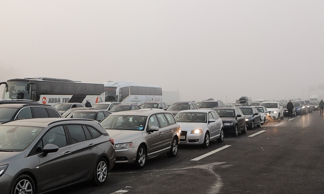 KOLAPS NA GRANICAMA! Novi sistem produžio čekanje, autobusi stajali i do 12 sati, a tek sledi pakao za praznike