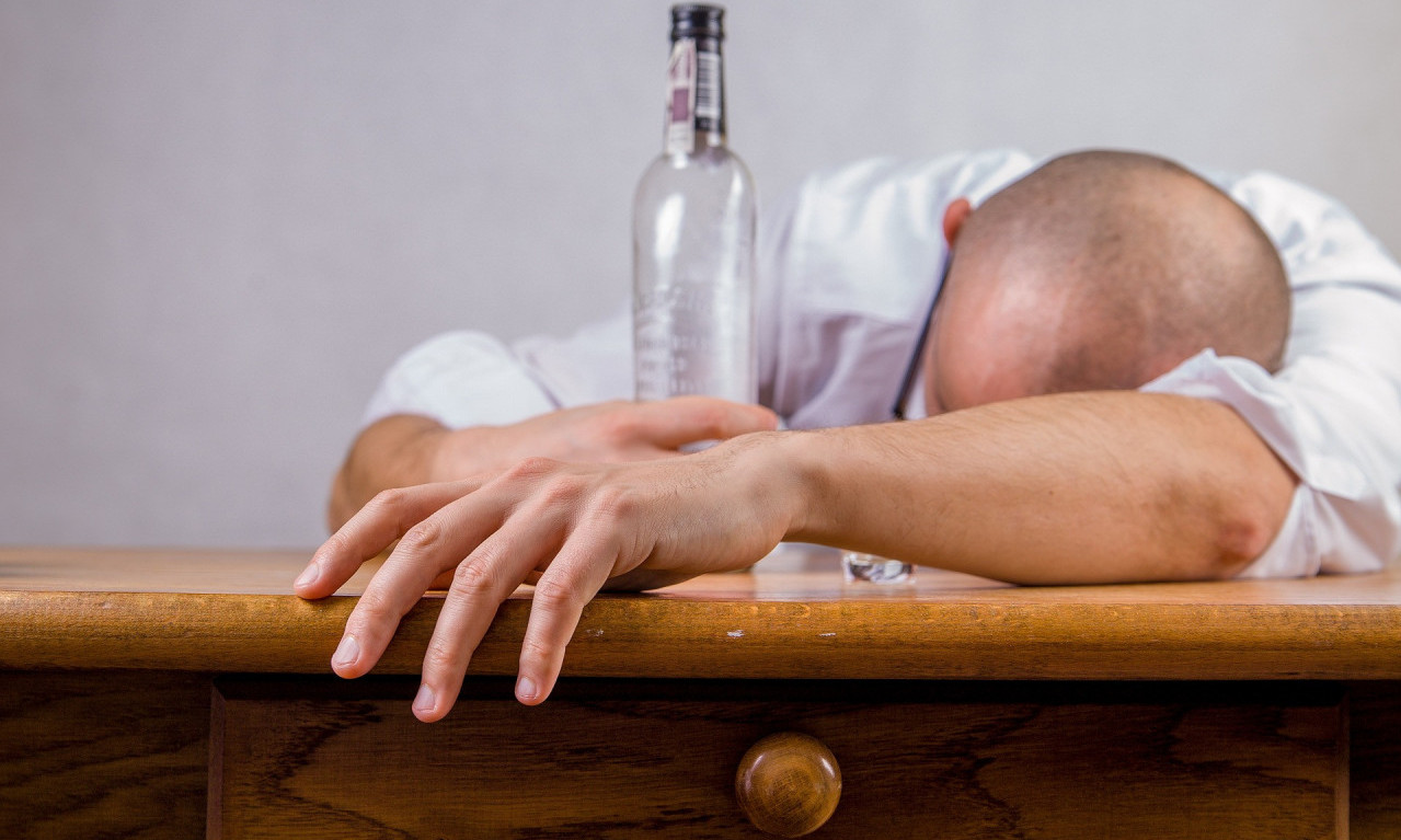 Pogledajte SNIMAK koji bi mogao da vam SPASI ŽIVOT: Evo šta ALKOHOL radi vašem MOZGU