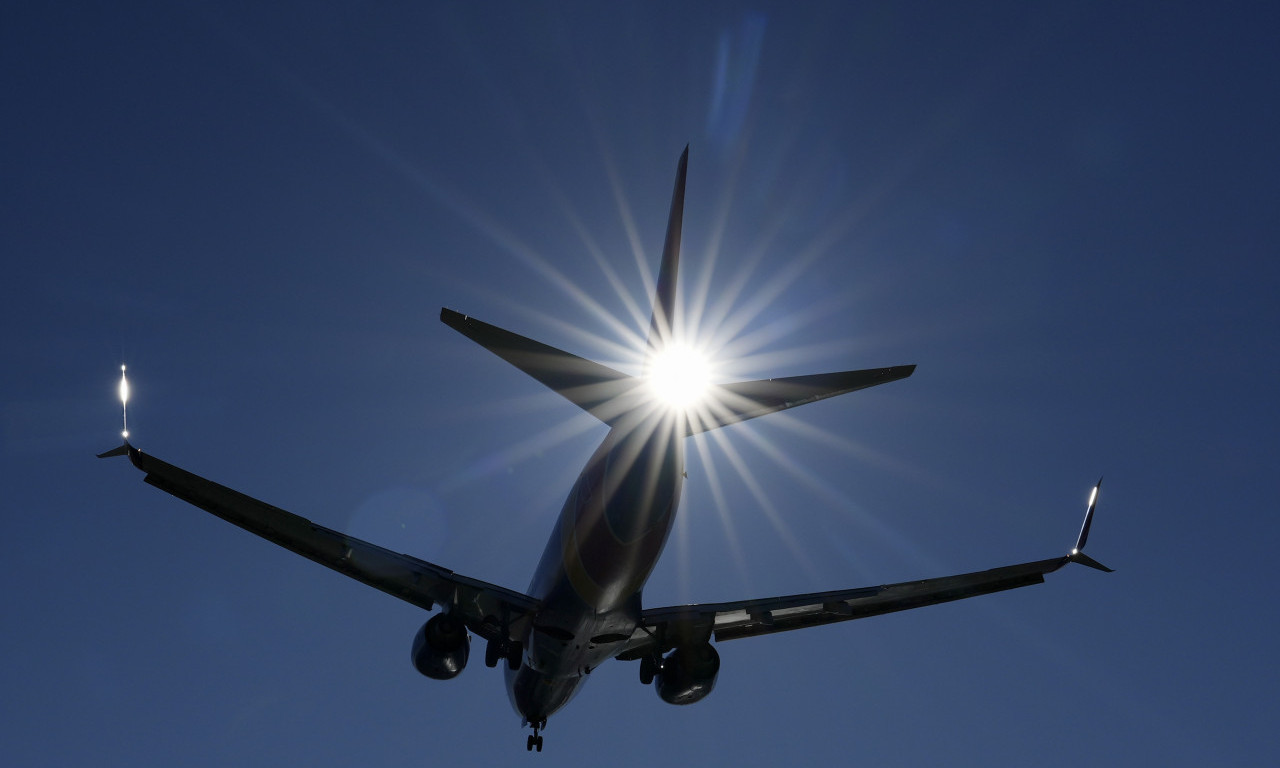 Avioni u SAD ponovo MOGU da lete - prizemljeni da ne bi došlo do SUDARA letilica u vazduhu?