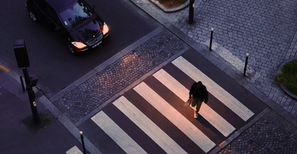 Trebaće nam kurs DA BUDEMO UZORNI PEŠACI? Evo kako ćemo, po novom Zakonu, MORATI DA SE PONAŠAMO na pešačkom
