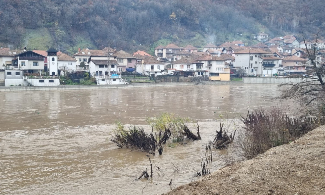 Poplave prete Brodarevu: Vodostaj na Limu PORASTAO za 80cm, GRADI se još jedan NASIP