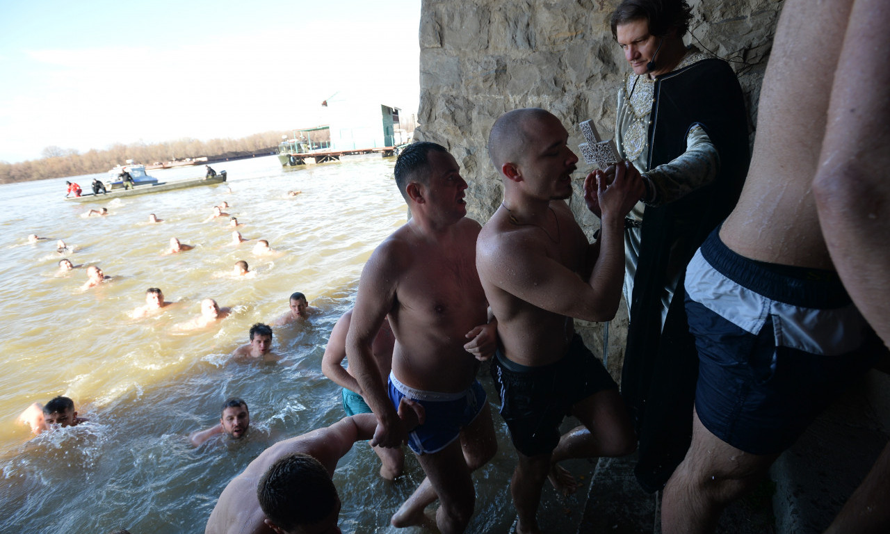 Krstovdan: Održano plivanje za Časni krst ispod Kalemegdanske tvrđave
