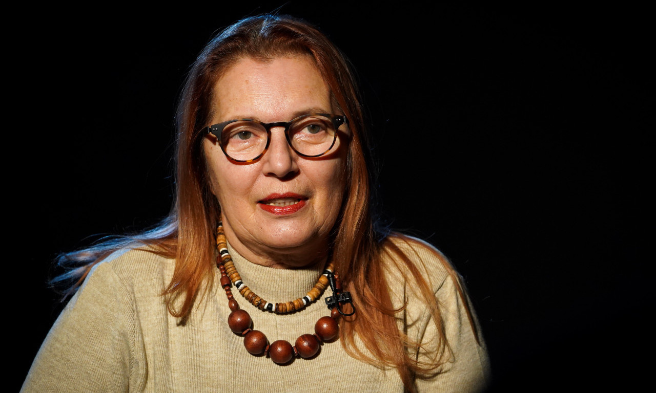 VELIKA NEVOLJA ZA TANJU BOŠKOVIĆ: Niko nije hteo da joj pomogne, borila se sa koferima, a onda je stigla - ona (VIDEO)