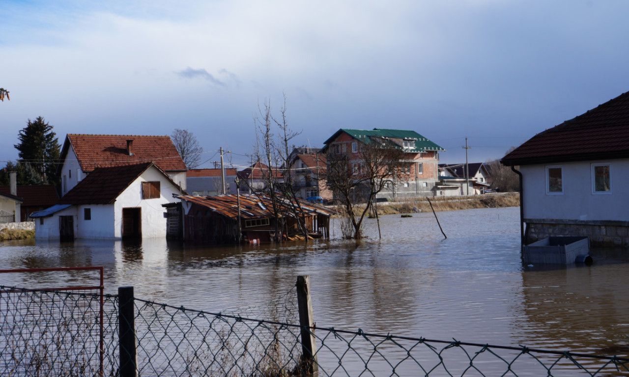 POPLAVE NA JUGU SRBIJE Ciklon doneo obilne padavine, Leskovac pod vodom (VIDEO)