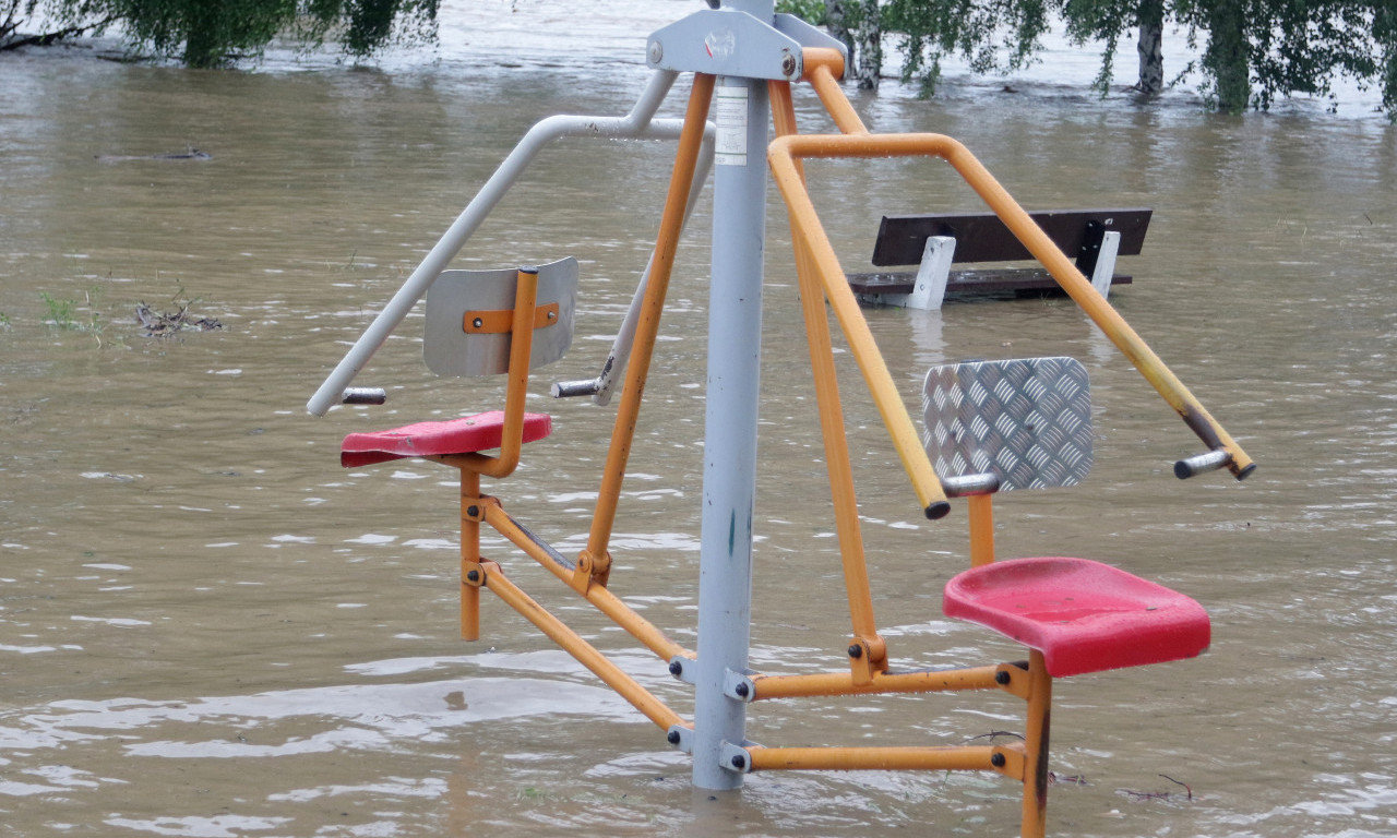 Sklonite DECU što dalje od OBALA: Zbog poplava se ZATVARAJU se VRTIĆI i SREDNJE ŠKOLE u Raškoj