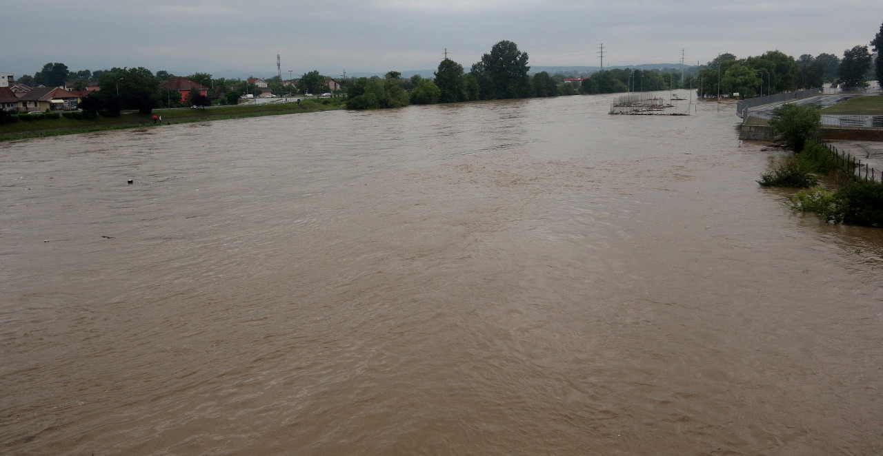 OJAČAVAJU SE NASIPI KOD UŠĆA! Nove informacije iz Srbijavoda: Očekuje novi poplavni talas