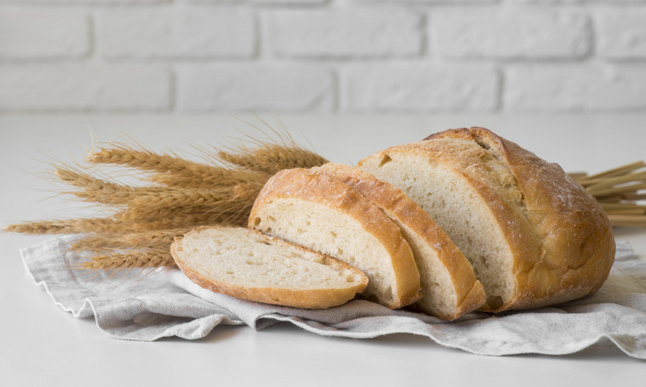 9 RAZLOGA zbog kojih NE TREBA da BACATE stari hleb