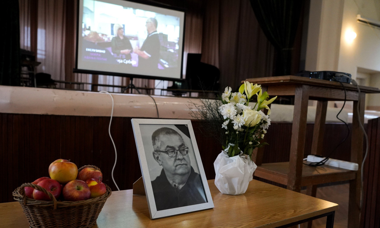 Bio je ČASTAN profesor, koji je želeo da od učenika napravi BOLJE LJUDE: Održana komemoracija Jovanu KNEŽEVIĆU