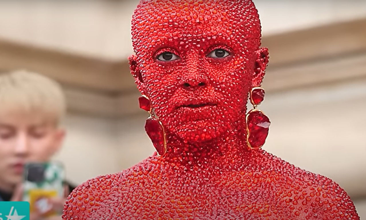 Ovako izgleda "DODŽIN PAKAO": Reperka privukla OGROMNU PAŽNJU stajlingom na Nedelji mode u Parizu