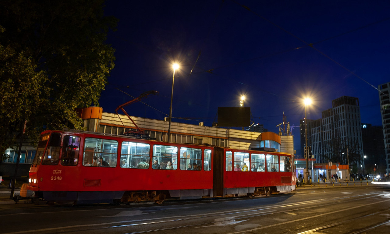 TRI VOZAČA TRAMVAJA NAPADNUTA na okretnici na Banjici, grupa mladića ih BRUTALNO PRETUKLA