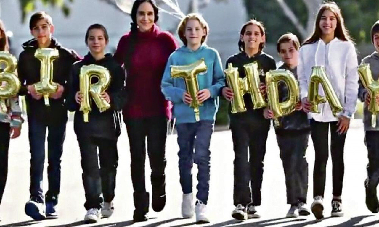 Samo im je LJUBAV POTREBNA: Prve OSMORKE na svetu proslavile 14. rođendan s majkom