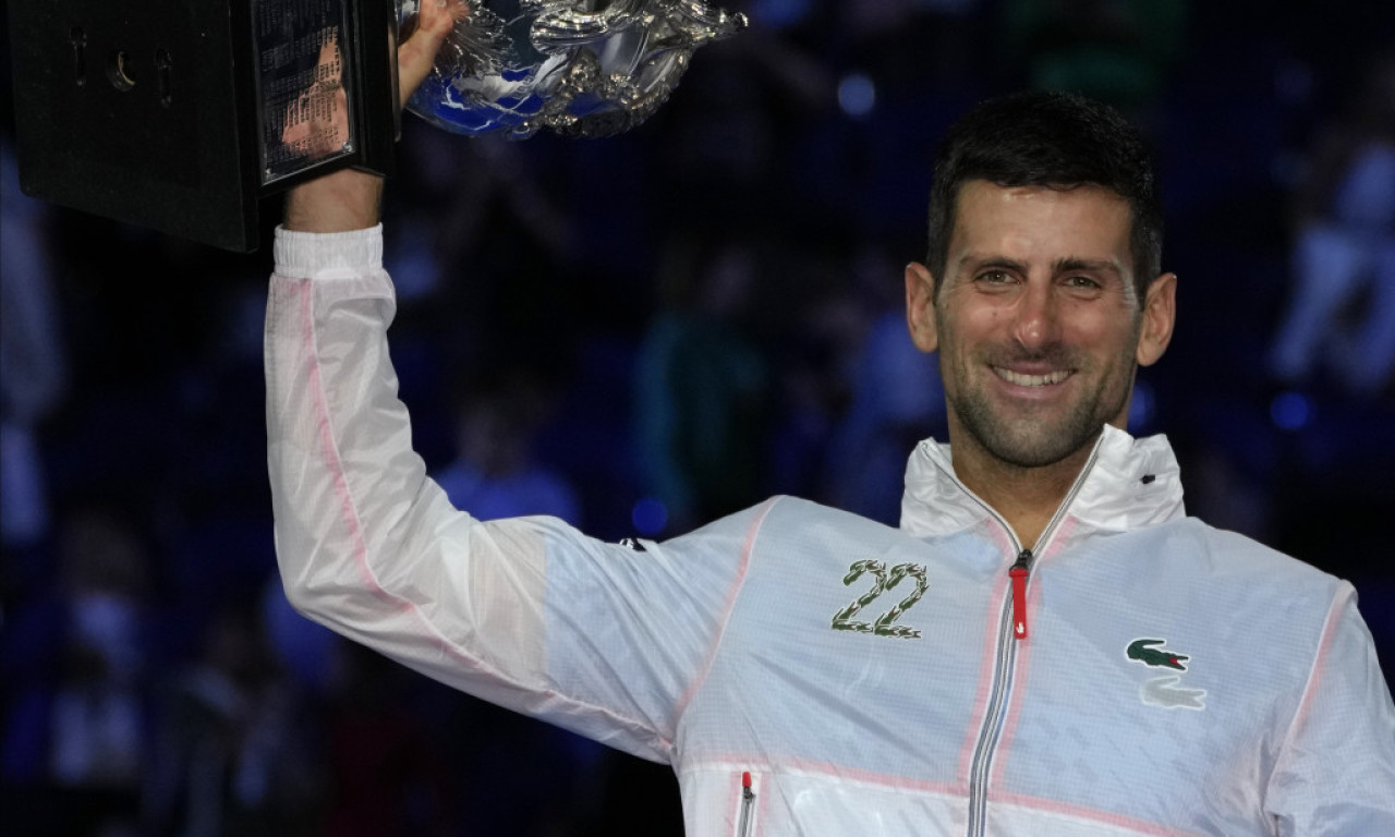 Kompanija LACOSTE lansirala Novakovu specijalnu jaknu u 22 primerka