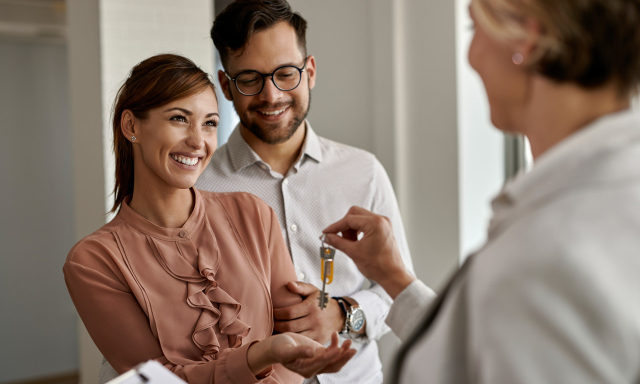 REKORDNA SUMA RODITELJIMA ZA KUPOVINU KUĆA I STANOVA Vlada usvojila odluku – evo koliko je novca spremno!