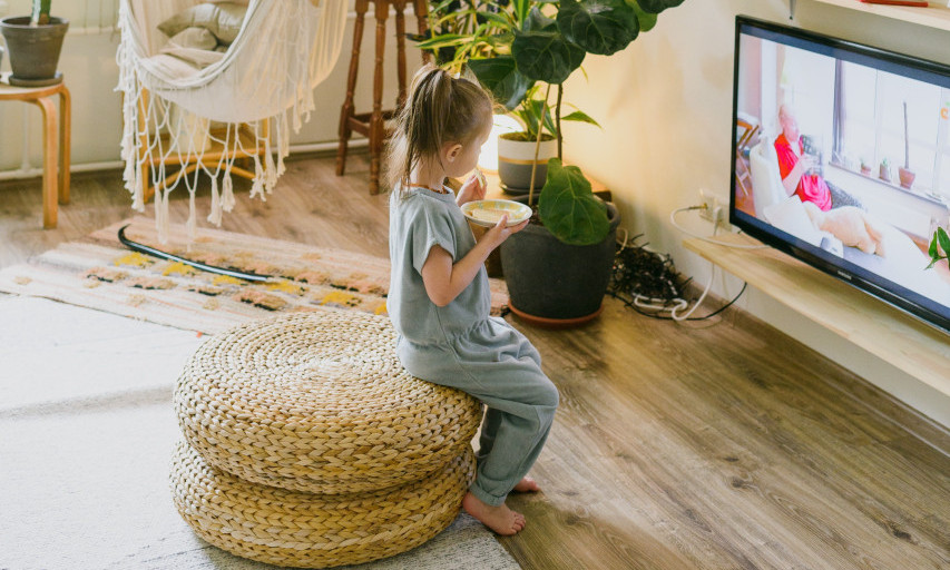 Roditelji, OPREZ: Svako DRUGO dete je previše pred EKRANIMA - to šteti zdravlju i izaziva STRAHOVE