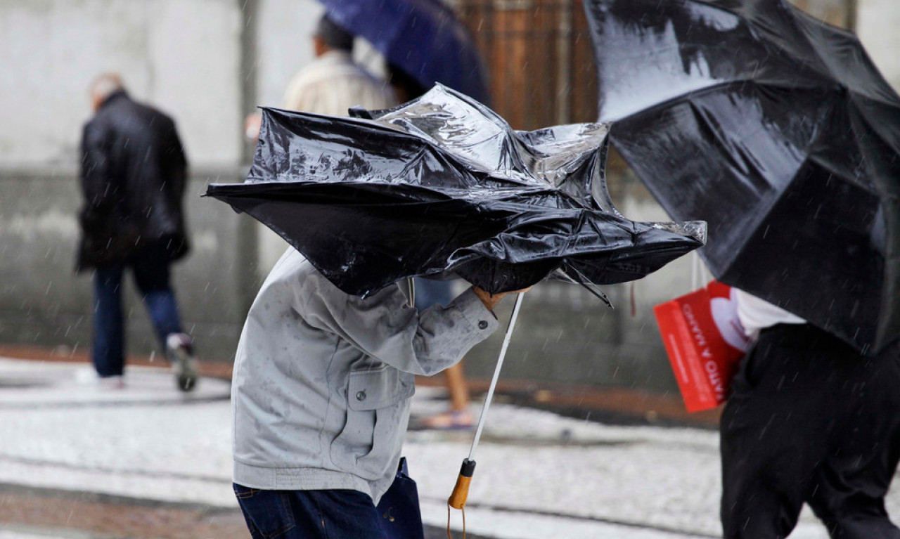 Upaljen NARANDŽASTI METEOALARM, RHMZ upozorava na OLUJNI VETAR