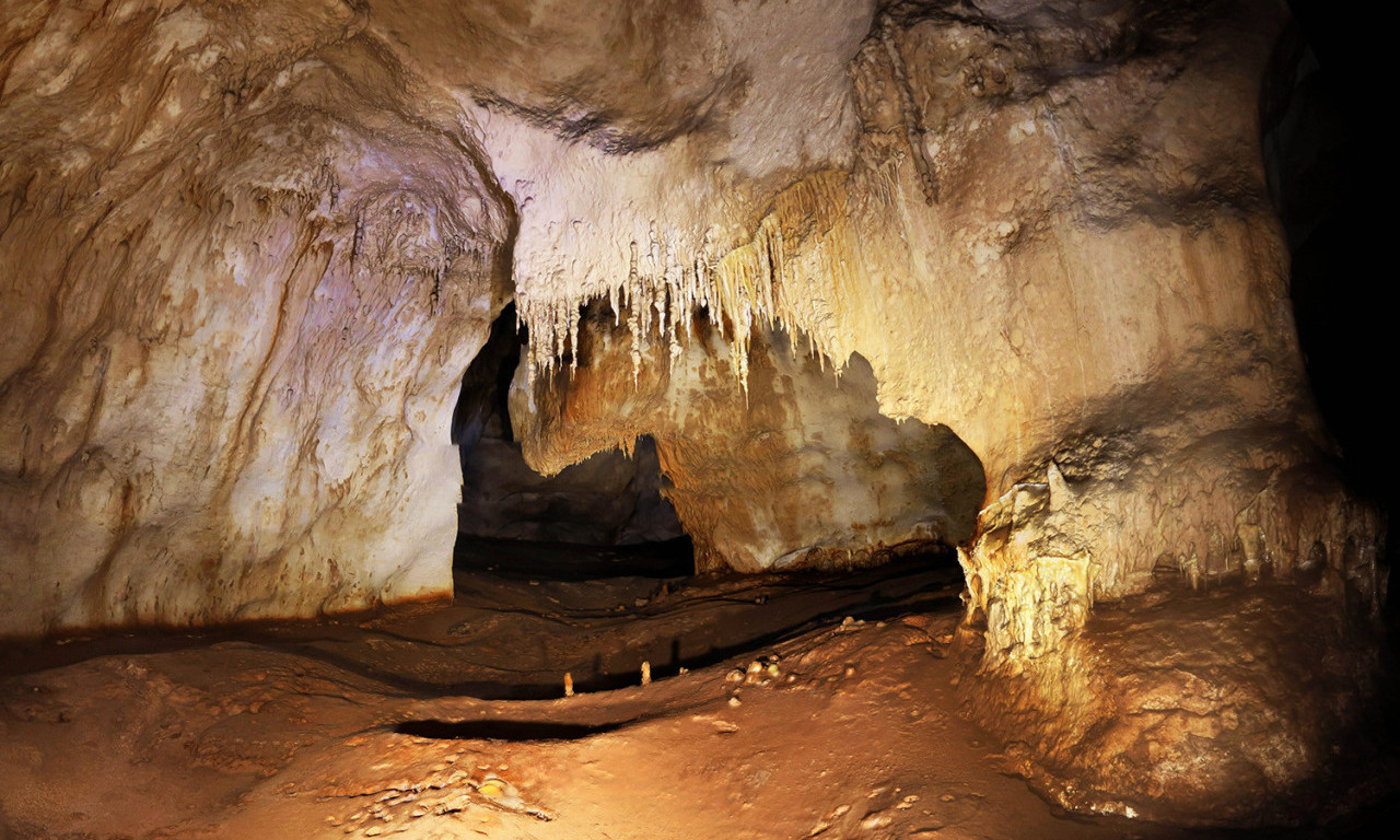 DRAMA U SLOVENIJI: U pećini povređena žena speleolog, U TOKU AKCIJA SPASAVANJA