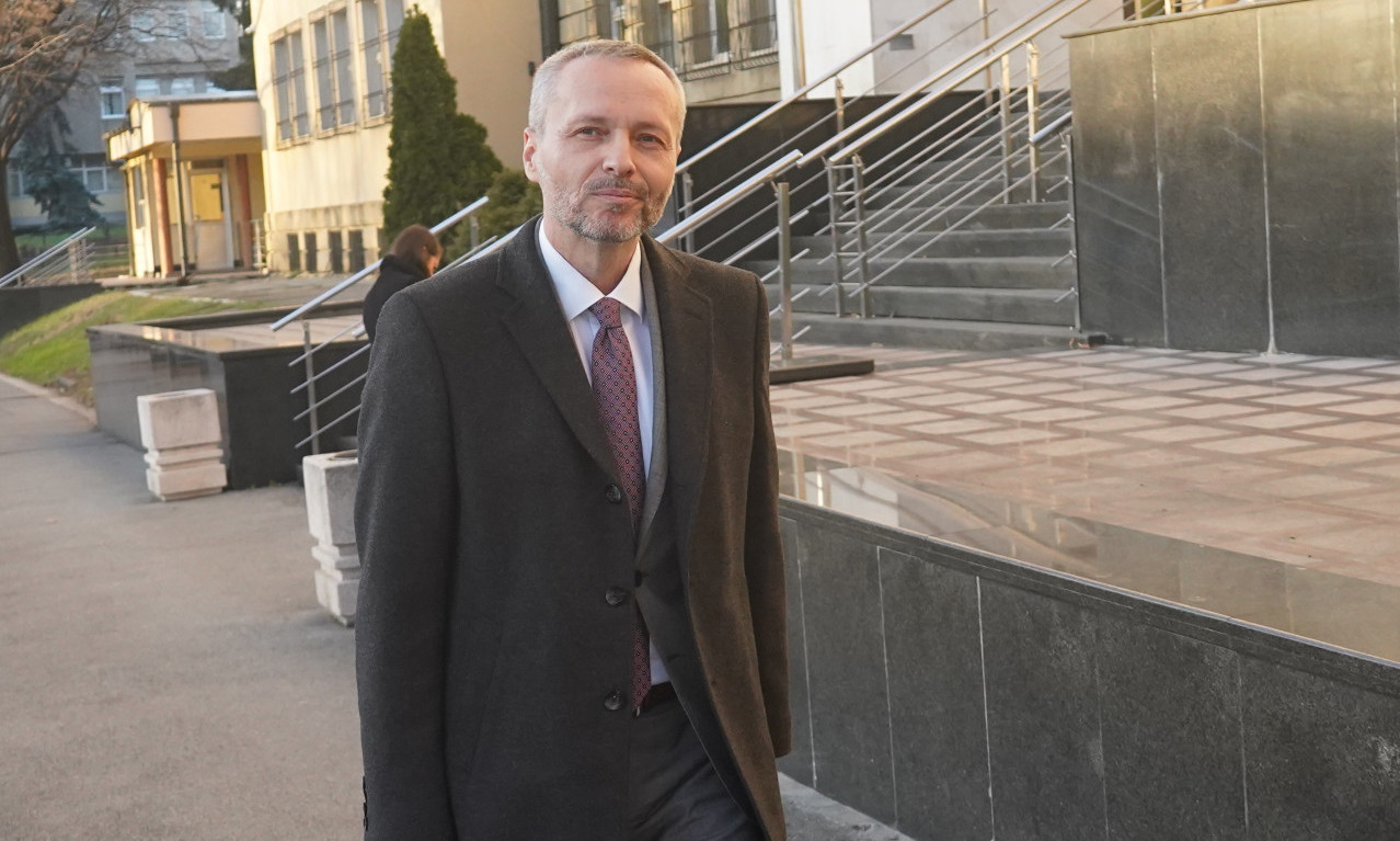 ADVOKAT ALEKSANDAR OLENIK STIGAO U ZGRADU UKP-A NA NOVOM BEOGRADU: Pozvan na informativni razgovor
