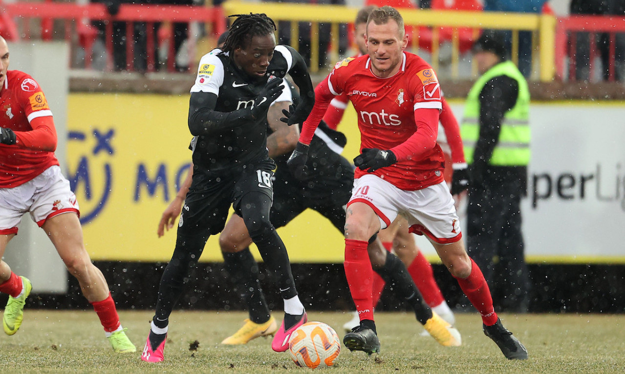 Kažu FUDBAL, a ono HOKEJ: PARTIZAN pobedio NAPREDAK u zaleđenom Kruševcu