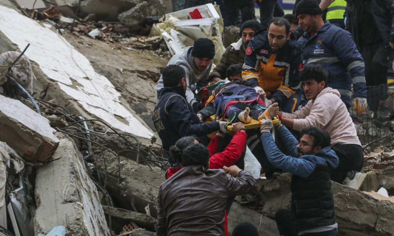 Raste broj žrtava RAZORNOG ZEMLJOTRESA na granici Turske i Sirije: Više od 1.000 žrtava, skoro 6.000 ljudi povređeno