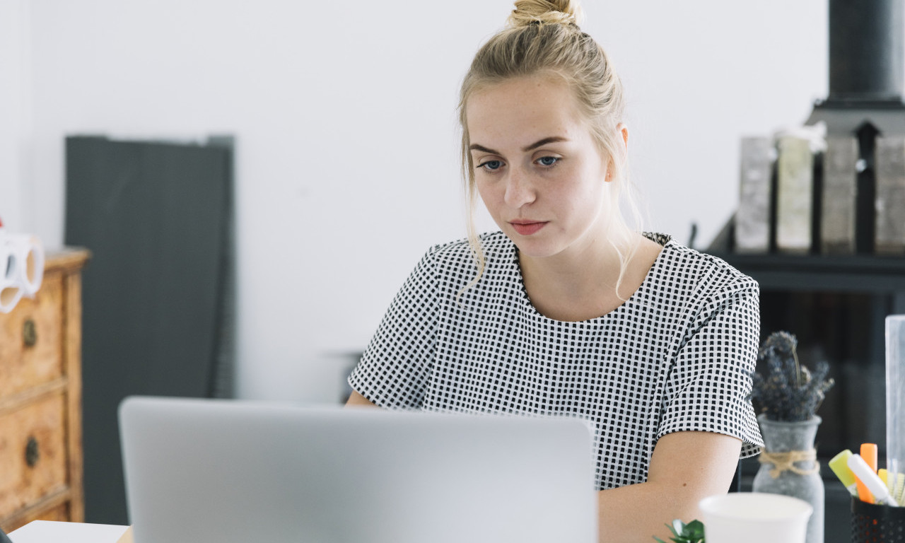 Beauty Alert: Sve više ŽENA izloženo fenomenu "KOMPJUTERSKOG LICA"
