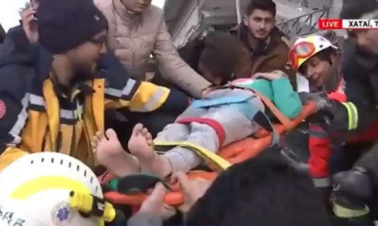 Nesreća BRIŠE SUKOBE: Grčki spasioci IZVUKLI devojčicu iz RUŠEVINA, stiže i HUMANITARNA pomoć Tursku