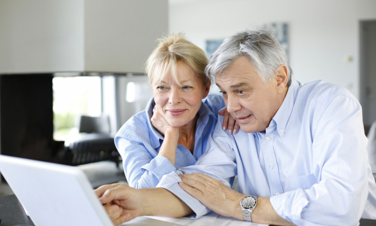 ISPLATA PENZIJA ZA JANUAR Ovi penzioneri će prvi dobiti novac - detaljan kalendar isplate (FOTO)