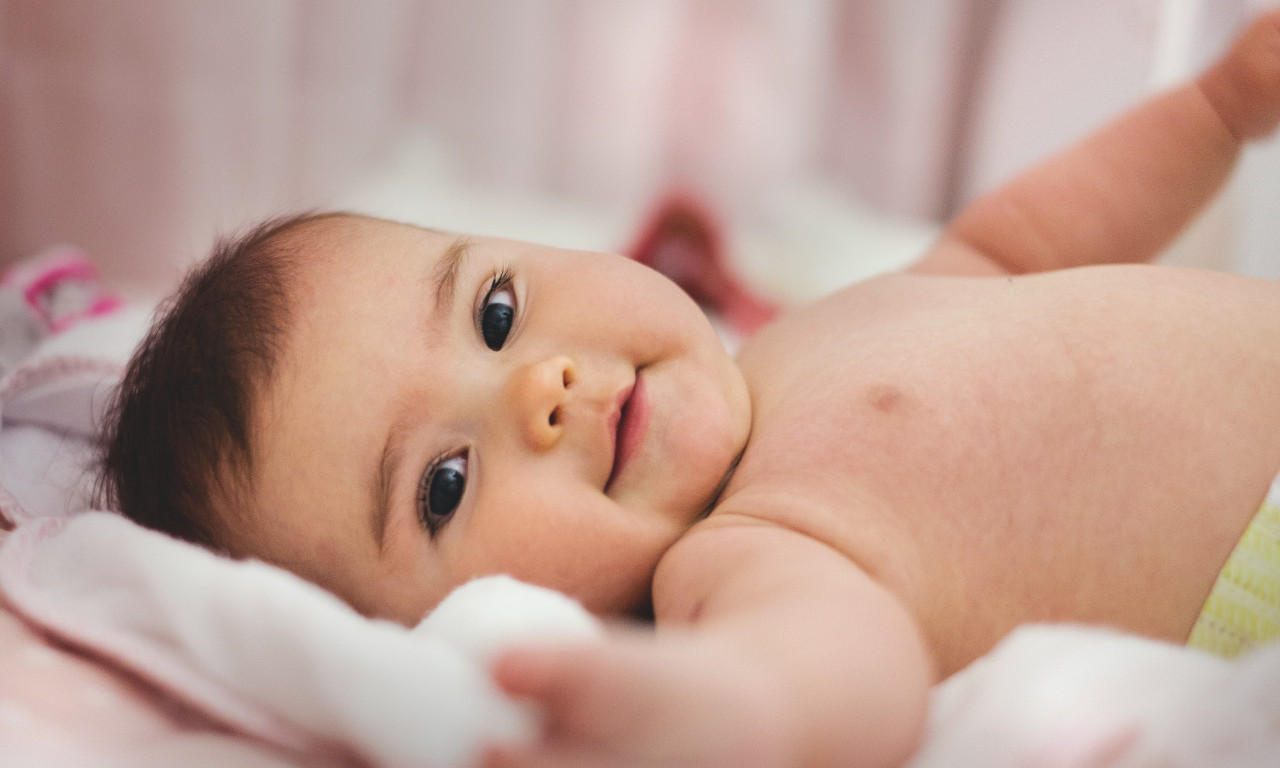 Beba od dva meseca PREŽIVELA 107 sati ispod RUŠEVINA: Bila GLADNA, a sad se veselo SMEJE