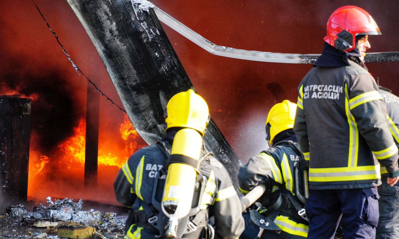DRAMA U NOVOM SADU, U POŽARU POVREĐEN MUŠKARAC Vatrogasci spasli čoveka u stanu od sigurne smrti (FOTO + VIDEO)