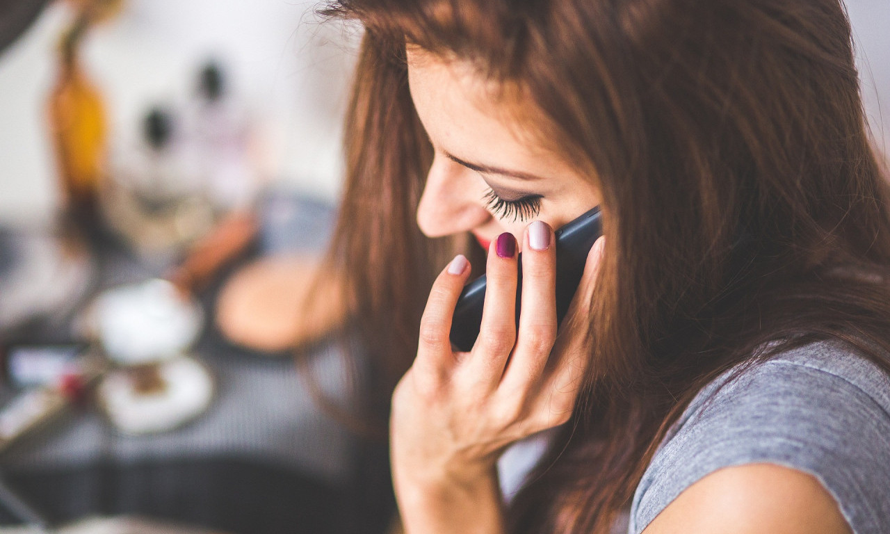 ŠTA SE TO DEŠAVA, pada broj PRETPLATNIKA? 7 MILIONA Srba ima "samo" 8 miliona MOBILNIH TELEFONA