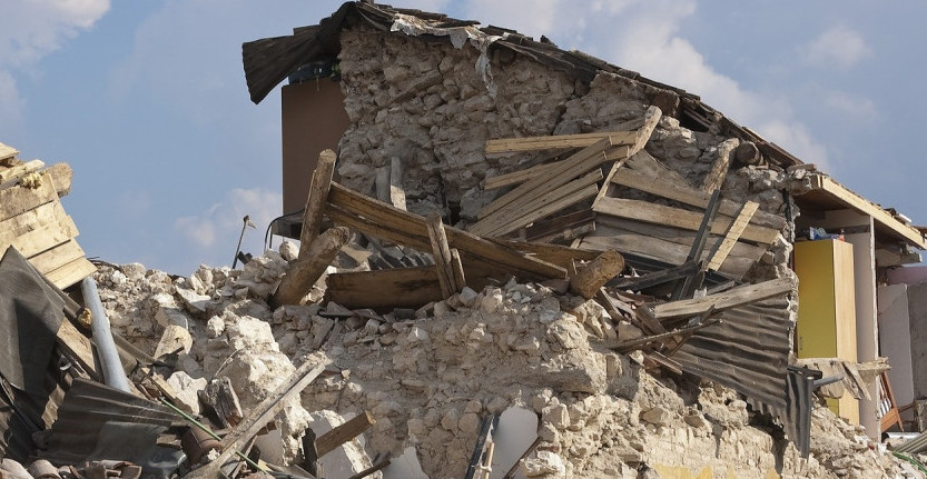 OTKRIVENO DA LI IMA POVREĐENIH U DŽORDŽA VAŠINGTONA! Pao deo napuštene kuće i skele, ovo su najnoviji detlji