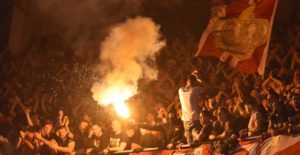 DELIJE NAPRAVILE HAOS U ARENI! Navijači crveno-belih iskalili bes na tribinama posle poraza od Partizana (VIDEO)
