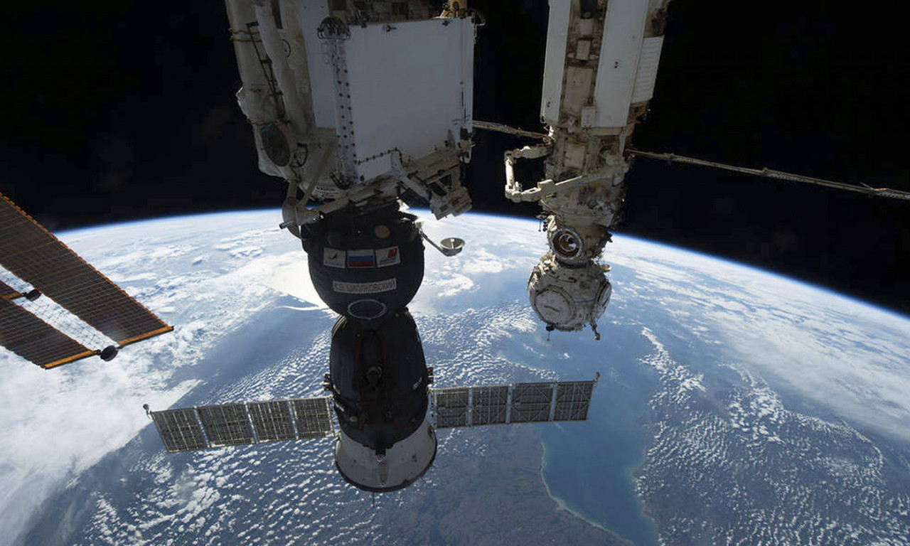 RUSI vraćaju na Zemlju TROJICU KOSMONAUTA sa Međunarodne svemirske stanice