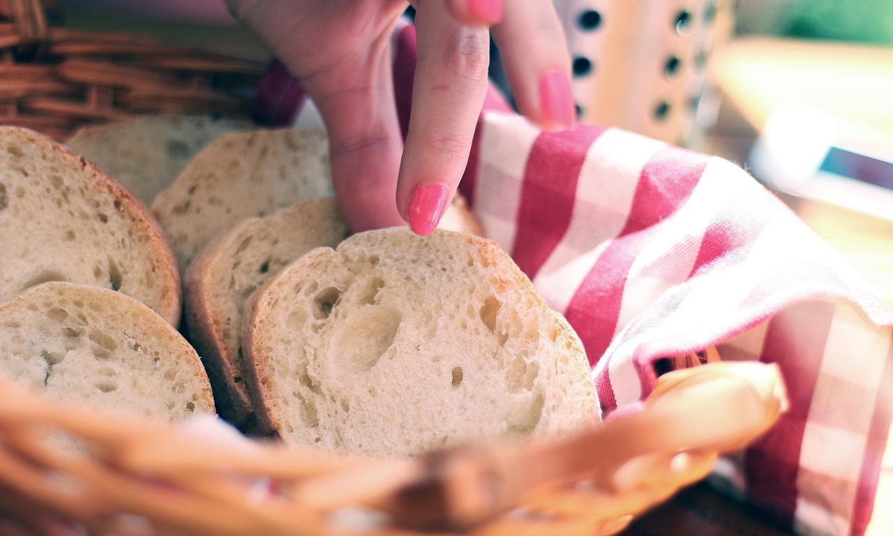 Da li znate ŠTA SE DEŠAVA u vašem ORGANIZMU kada PRESTANETE da jedete hleb?