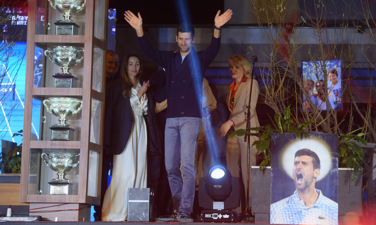 ĐOKOVIĆ u Beogradu dočekan uz VATROMET i pesmu o KOSMETU koja je terala SUZE na oči