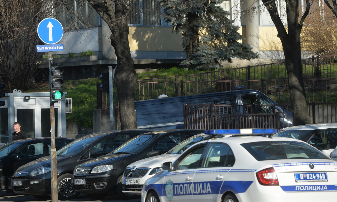 Dojave o BOMBAMA u više osnovnih i srednjih ŠKOLA u Novom Sadu: Đaci EVAKUISANI