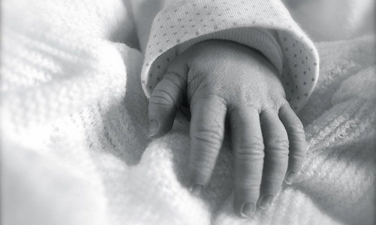 Detalji tragedije u Nišu: Ovo su pronašli u PLUĆIMA BEBE koja je PREMINULA 5 dana posle rođenja