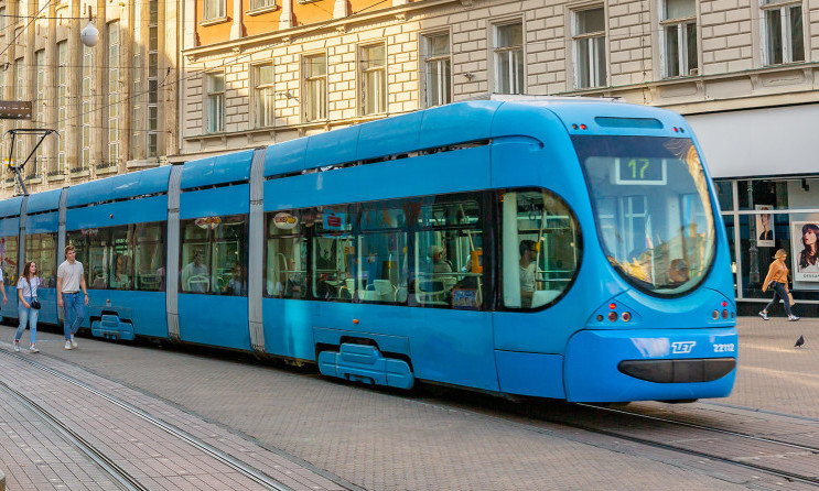 VELIKI ŠTRAJK U KOMŠILUKU BLOKIRA GRAD U PONEDELJAK U 3.30 UJUTRU: Oko 9.200 radnika obustavlja rad,a javni prevoz staje