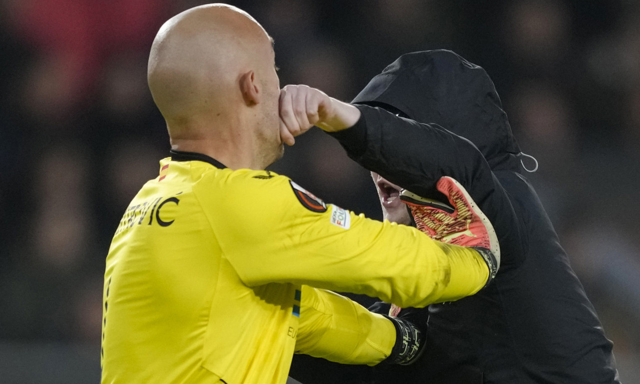 Dmitrović NAPADNUT, UEFA pokreće ISTRAGU: PSV na tapetu zbog RAZULARENOG navijača