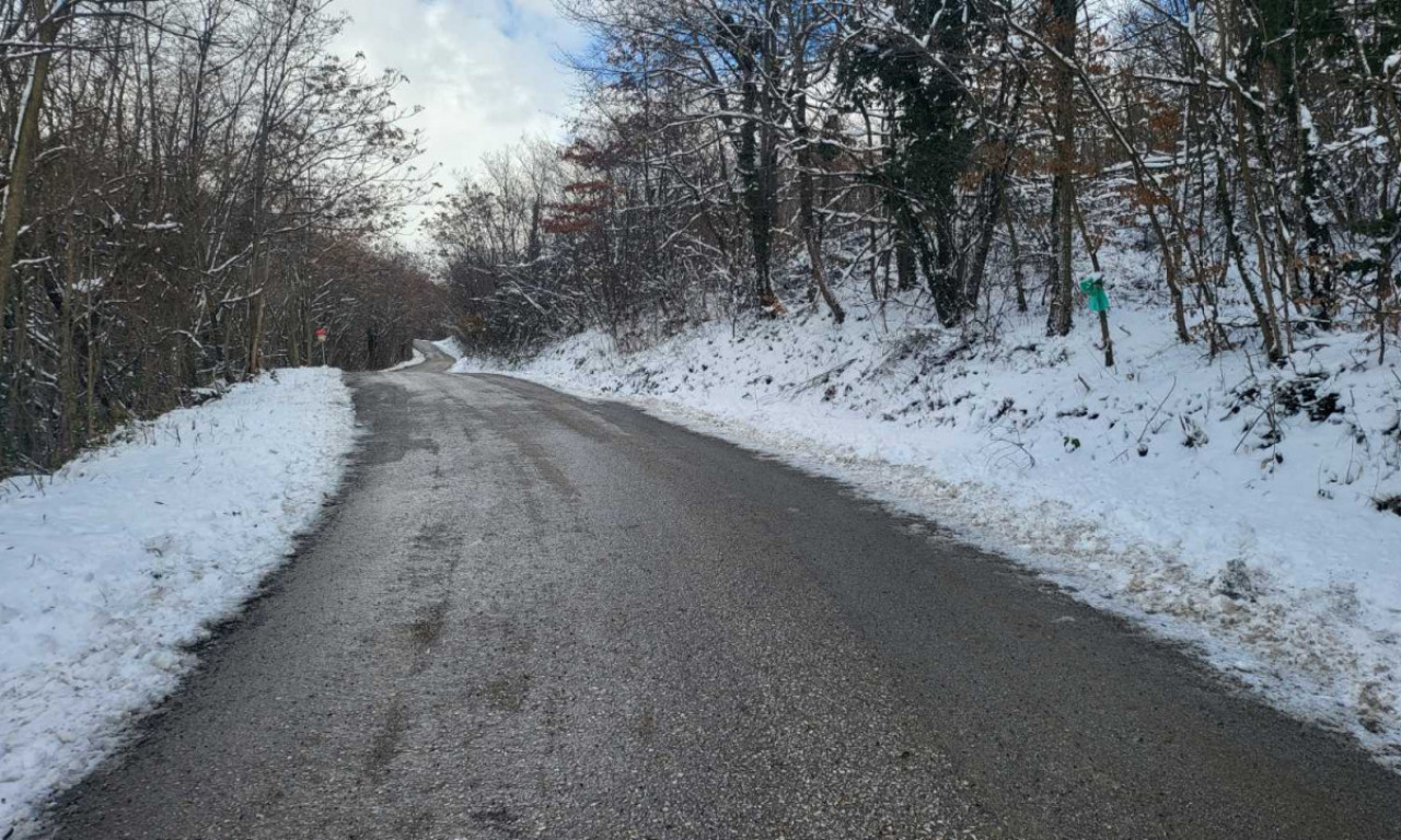 VOZAČI, OPREZ! Poledica na putevima, na OVIM deonicama NAPADAO i SNEG